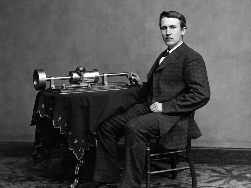 Thomas Edison, invento el fonografo